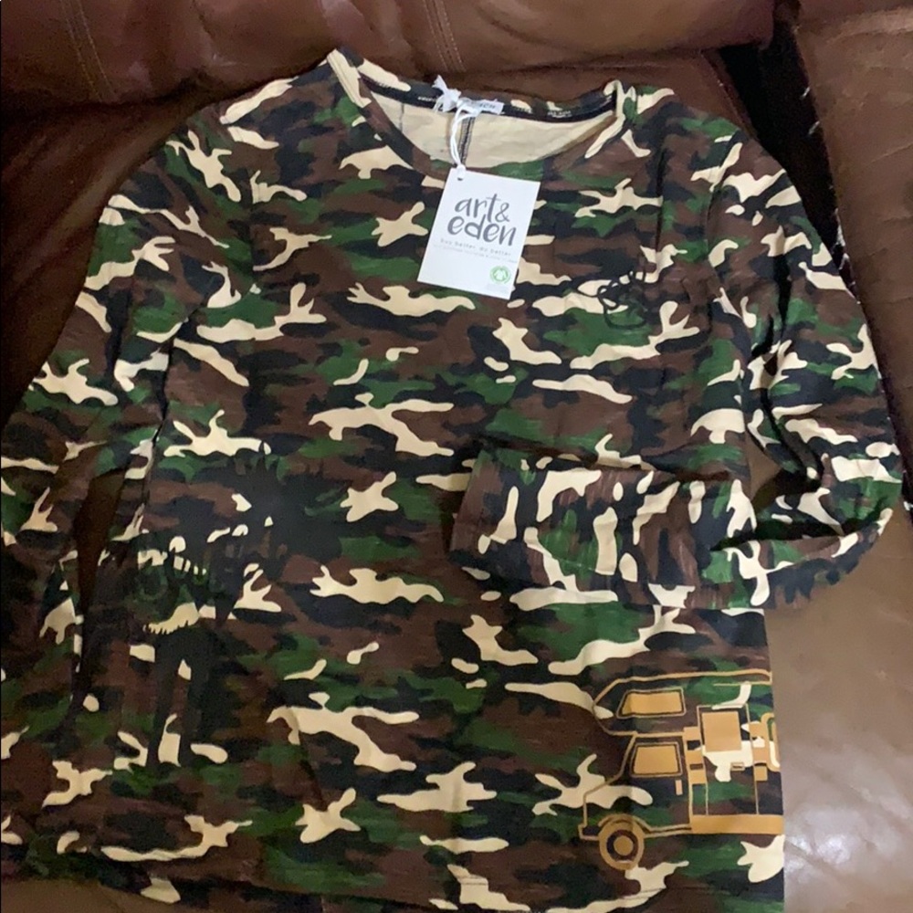 Long sleeve tee